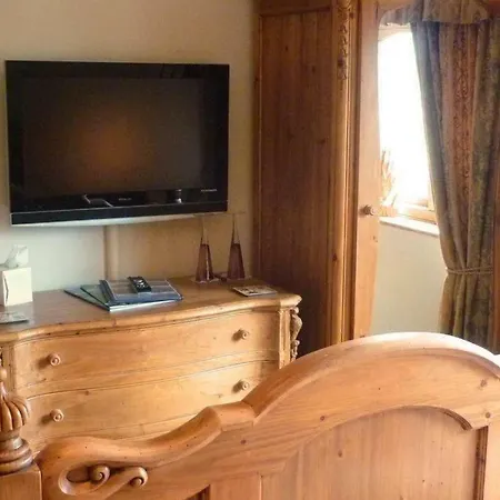 Cherry Holme 5*